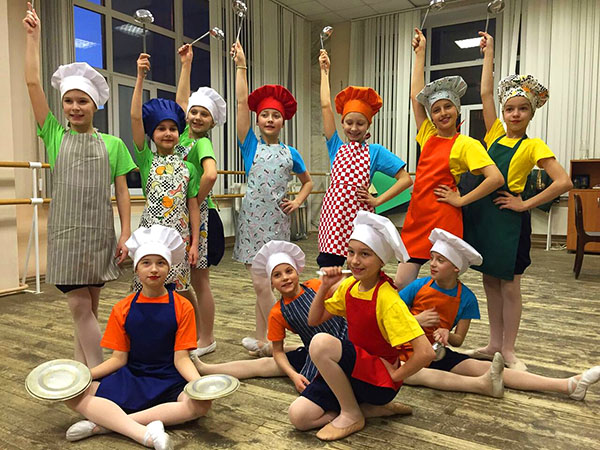 14 марта балетная школа «Щелкунчик» поздравила коллектив «Лира» с Днем Рождения